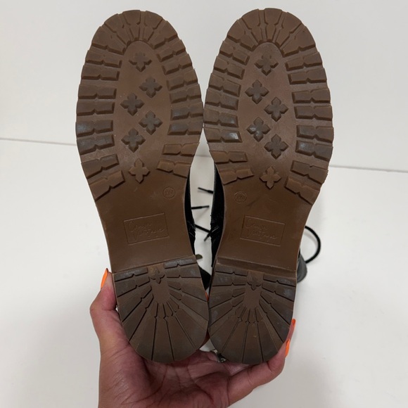 Crown Vintage Leather Yuliana Combat Boot in Black - Picture 13 of 15